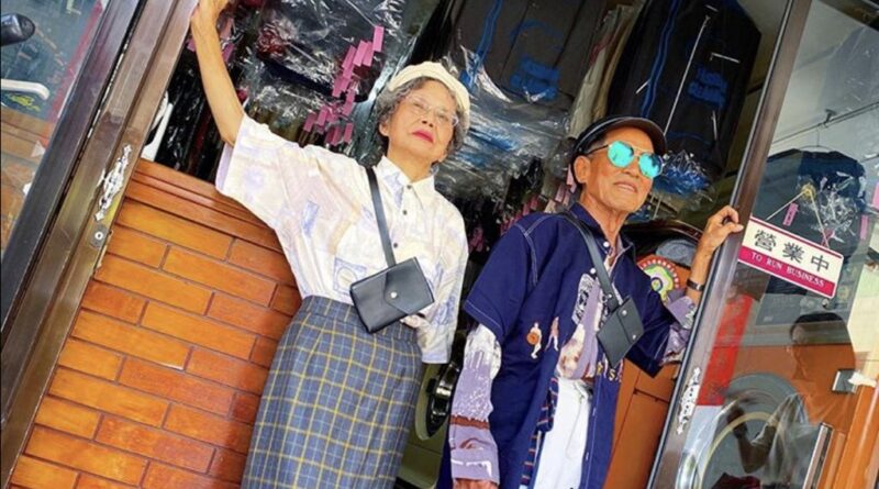 Chang Wan-chi and Hsu Hsiu-e outisde their laundomat