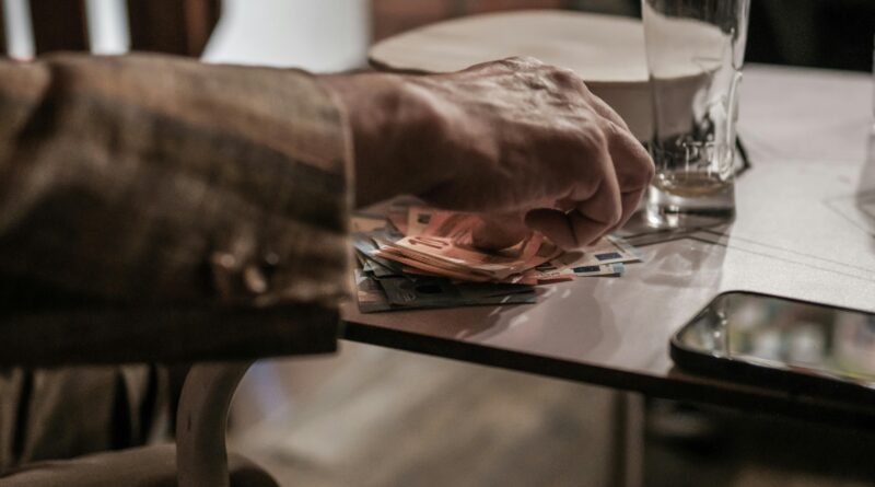 tipping cash